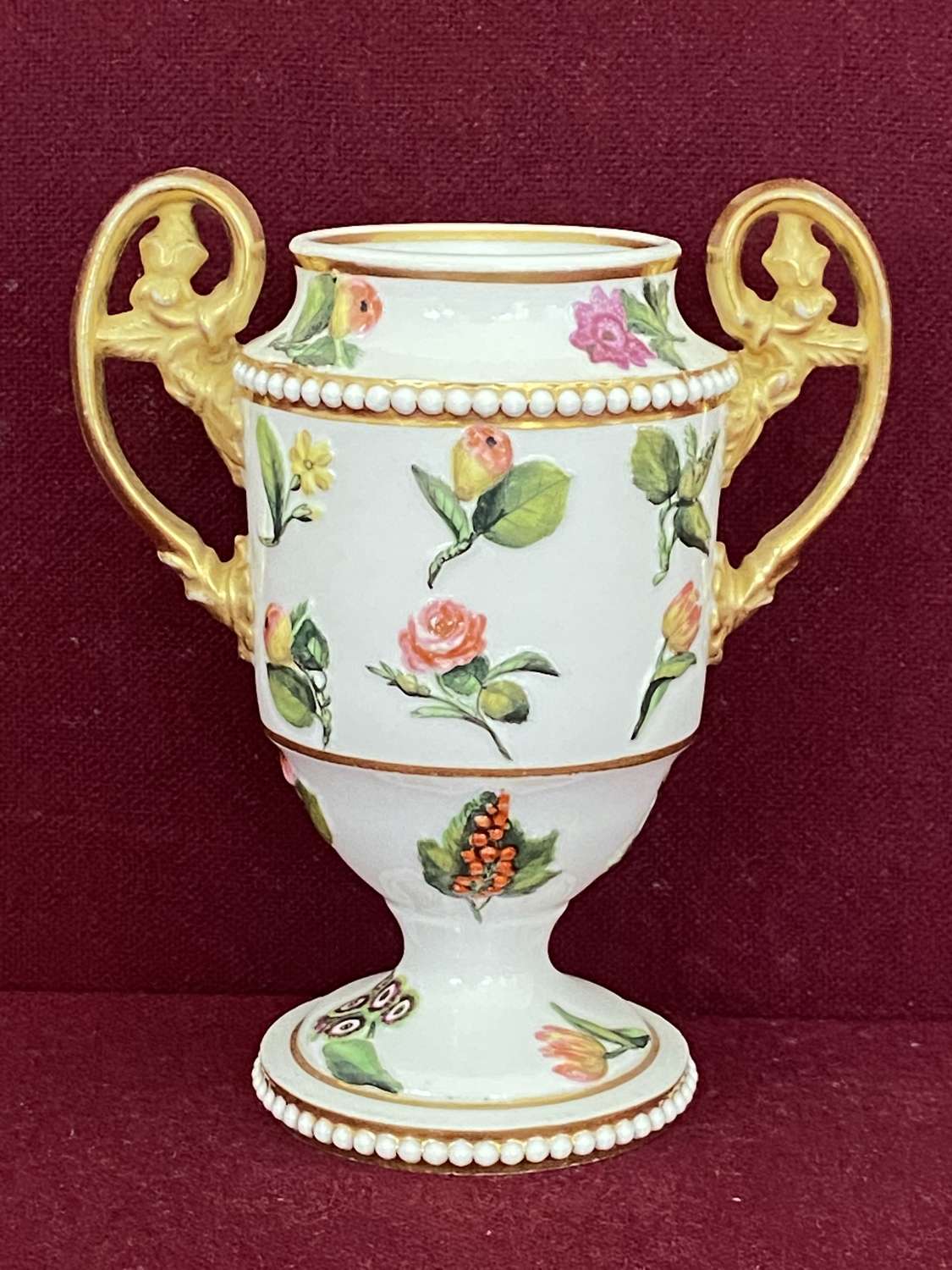 A small Spode porcelain vase c.1820 finely decorated in pattern 2910