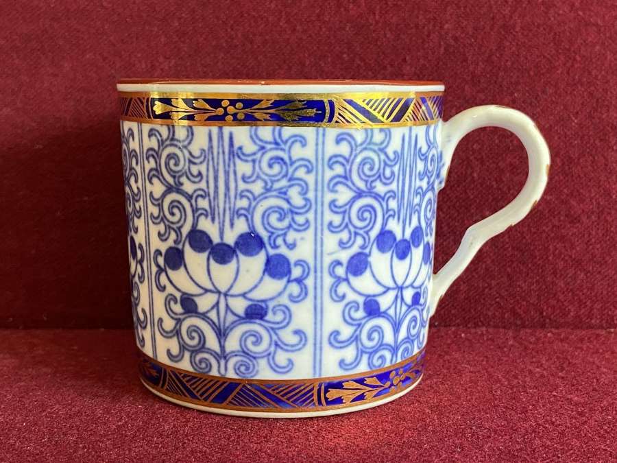 A Flight Worcester ''Royal Lilly'' Pattern Coffee Can c.1783-1792