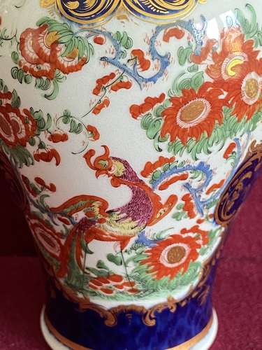 A First Period Worcester Porcelain Rich Kakiemon Pattern Vase c.1770