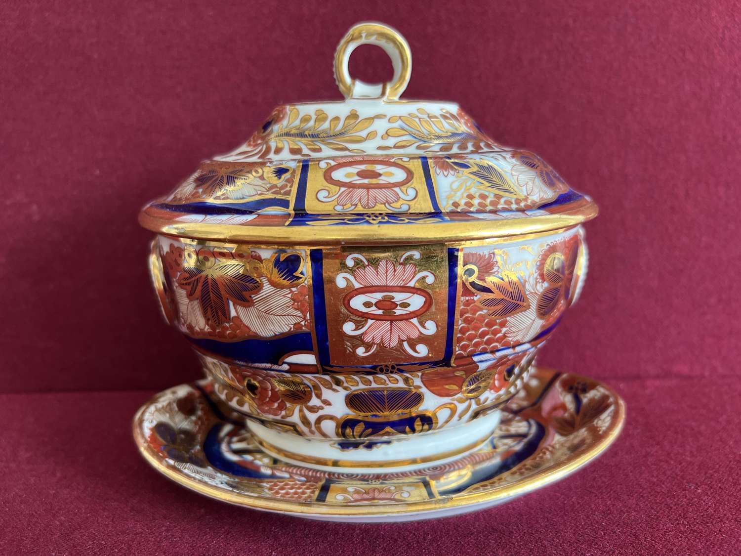 A Chamberlain Worcester Sugar Box & Teapot Stand Pattern 240 c.1802-10