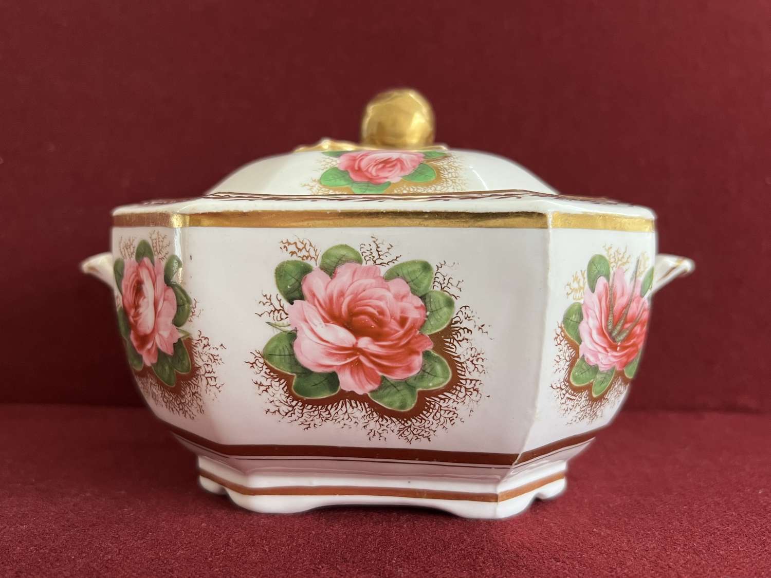 A Spode Porcelain Sugar Box decorated in pattern 2812 c.1820