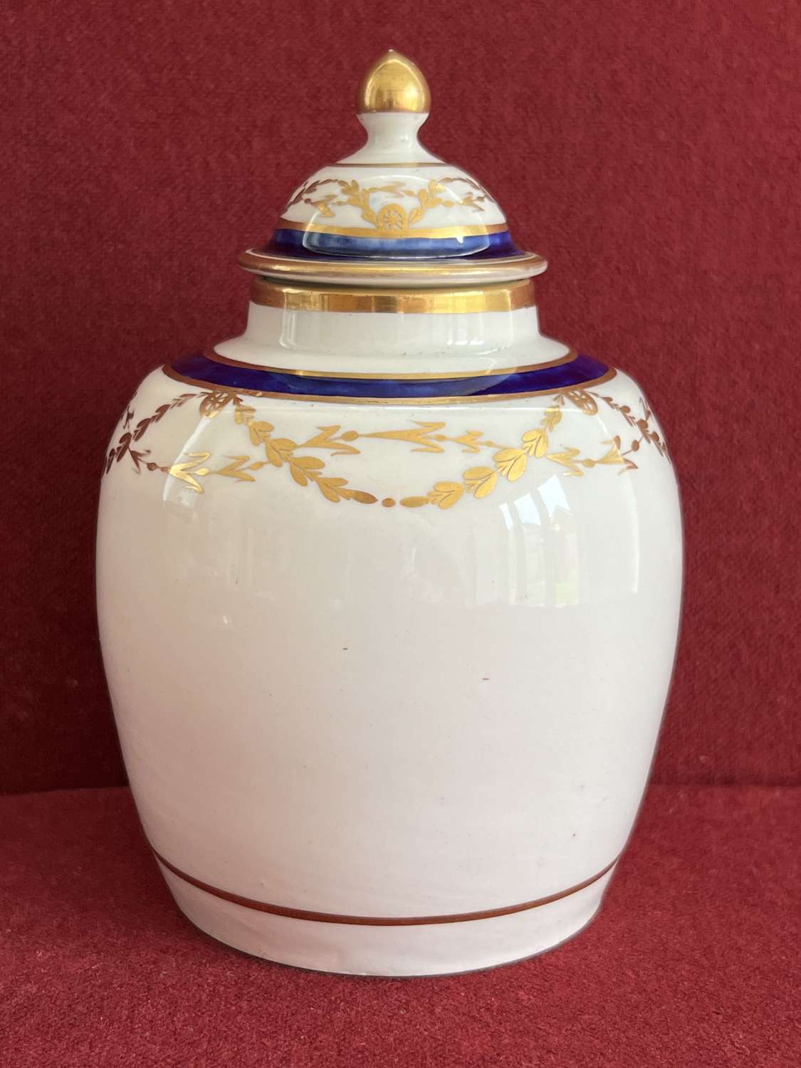 A rare early New Hall Porcelain Tea Cannister & Cover c.1785 - 1790