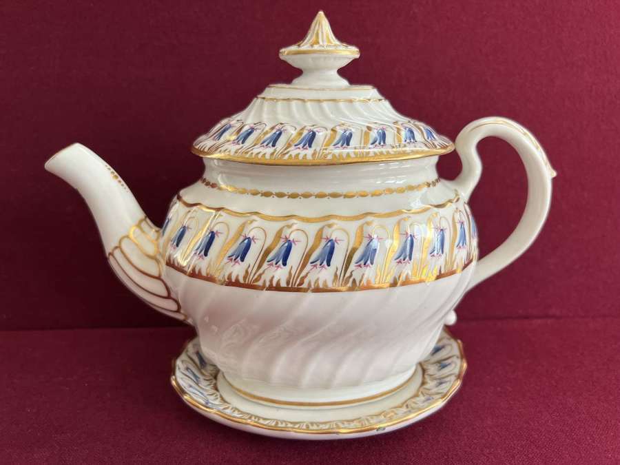 A Flight and Barr Worcester Porcelain Teapot and Stand c.1792-1800