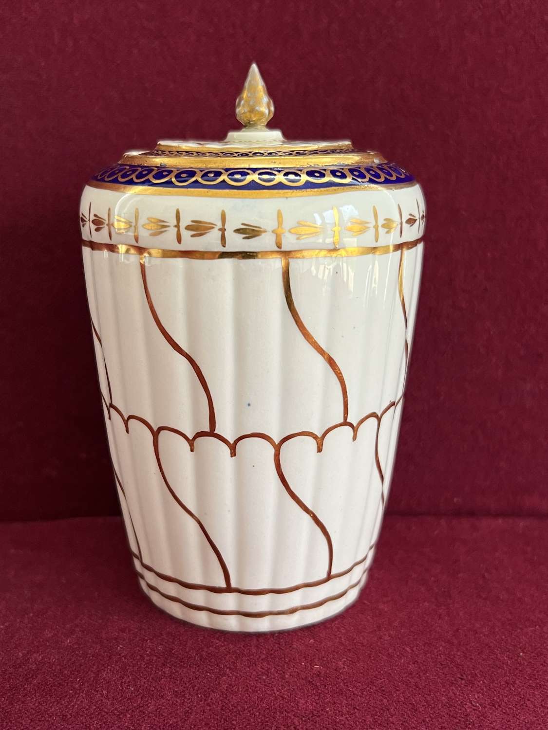 A Worcester Porcelain Tea Cannister c.1775 - 1785