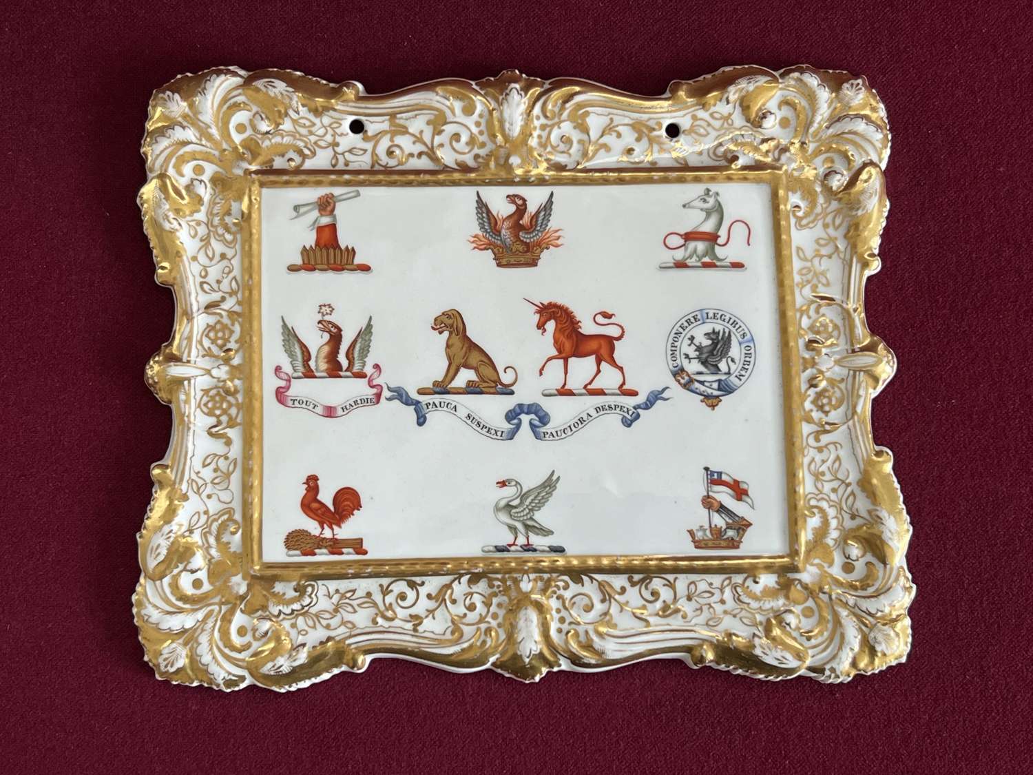 A Chamberlain & Co Worcester Amorial Crest Sample Plaque c.1840