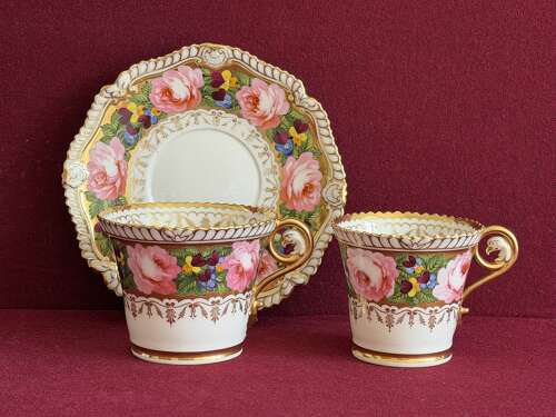 A Chamberlain Worcester Porcelain Trio pattern 924 c.1816