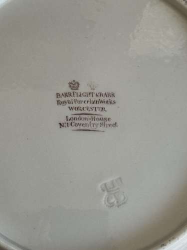 A Barr, Flight & Barr Worcester Armorial Porcelain Soup Plate c1808-13