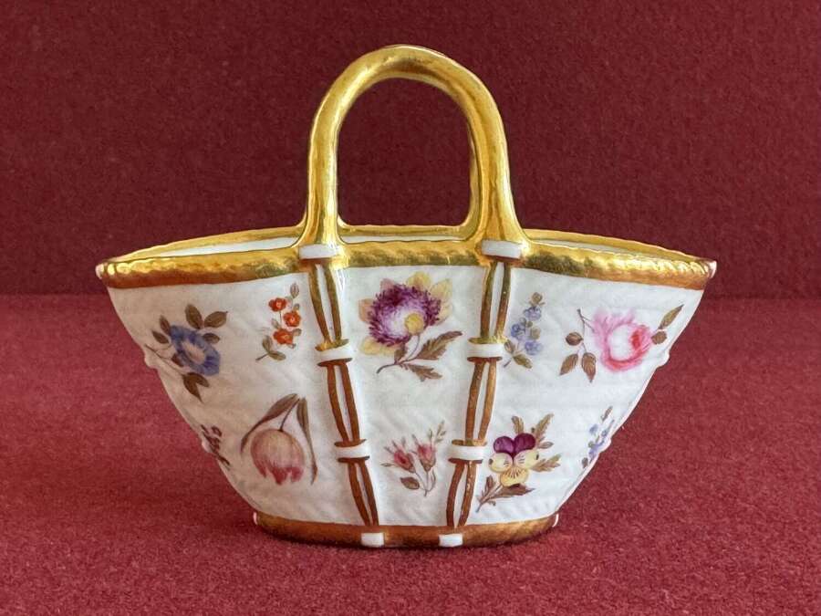 A Flight, Barr and Barr Worcester Porcelain miniature basket c.1825