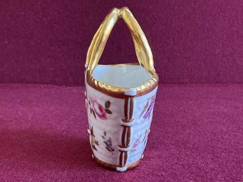A Flight, Barr and Barr Worcester Porcelain miniature basket c.1825