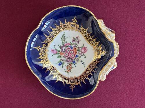 A First Period Worcester Porcelain Shell Shaped Dessert Dish c.1770