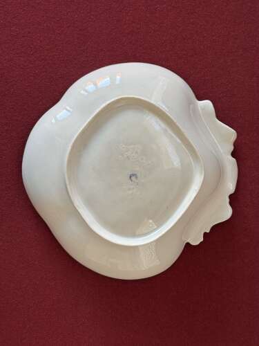 A First Period Worcester Porcelain Shell Shaped Dessert Dish c.1770