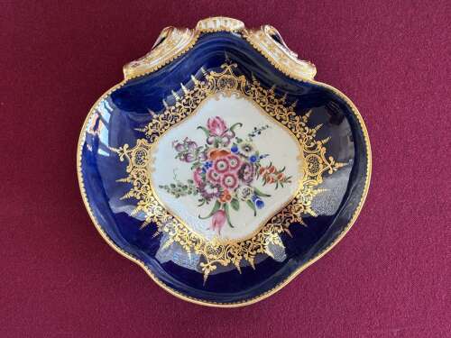 A First Period Worcester Porcelain Shell Shaped Dessert Dish c.1770