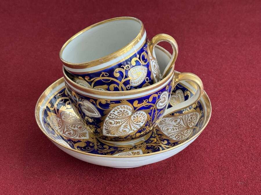 A New Hall Hard Paste Porcelain 'Bute' Shape Trio in pattern 566 c.1805
