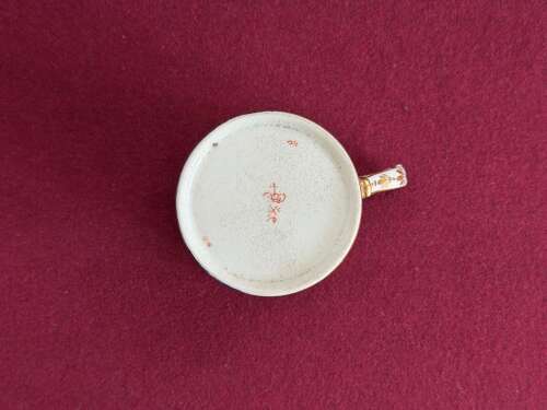 A Derby Porcelain Coffee Can with 'Wishbone' handle c.1815-1825