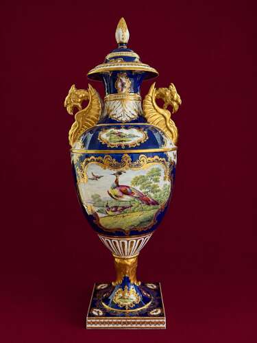 A magnificent Chamberlain Worcester Porcelain vase and cover, c.1815-20