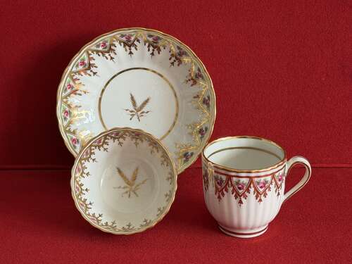 A fine New Hall Porcelain Trio in pattern number 83 c.1790 - 1800