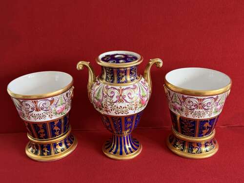A very rare Spode Porcelain Garniture decorated in pattern 407 c.1805